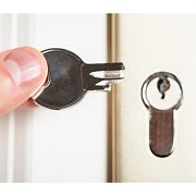 Нова стаття в блозі “Як витягнути зламаний ключ з замка”